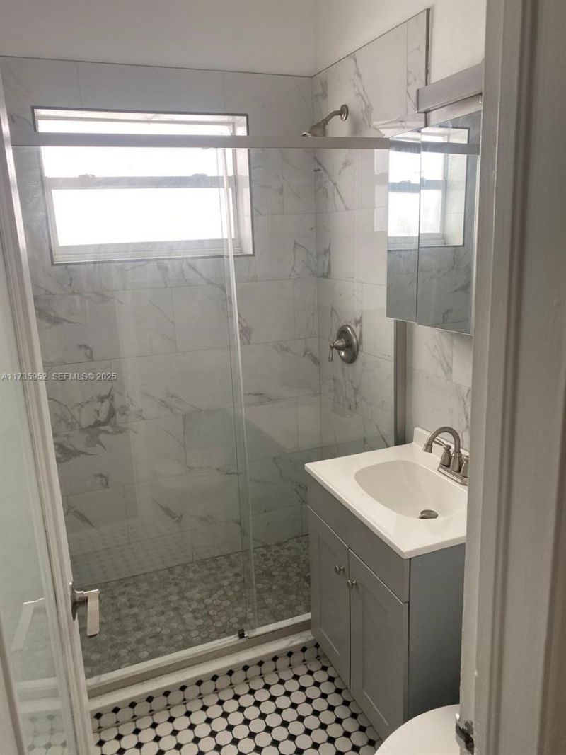 1551 Michigan Ave, Unit 10, Miami Beach, FL 33139 Photo