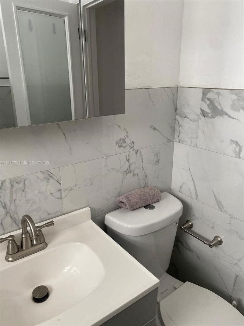 1551 Michigan Ave, Unit 10, Miami Beach, FL 33139 Photo