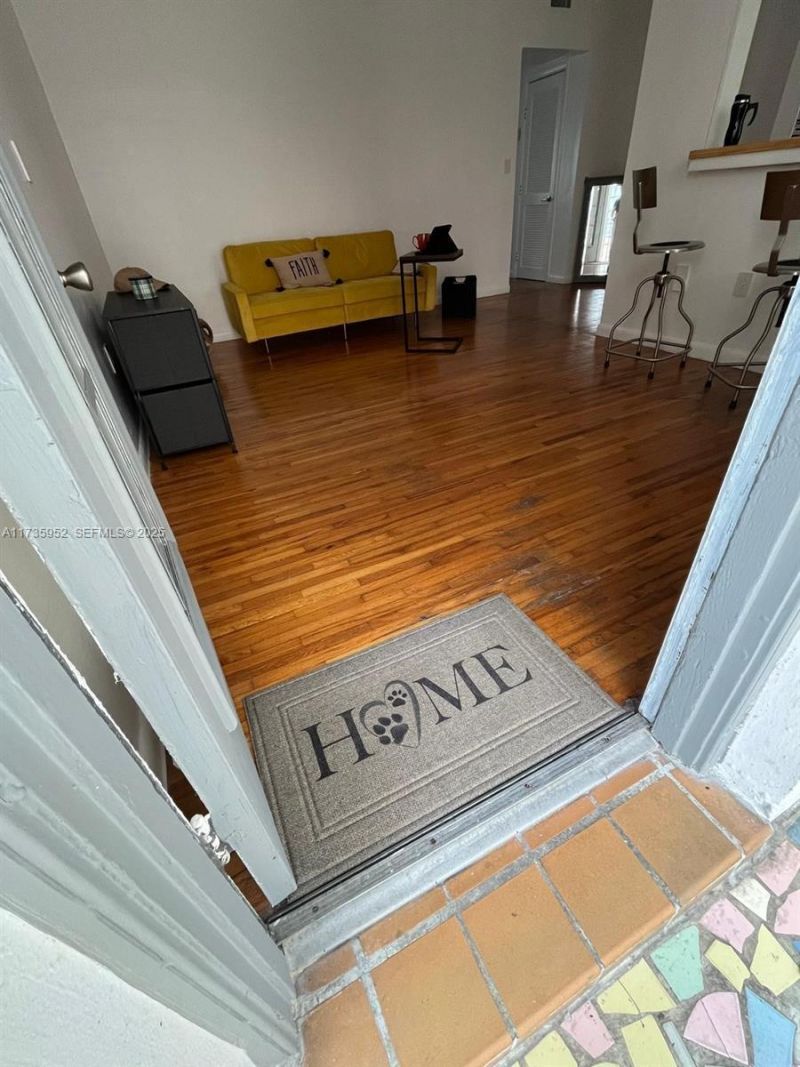 1551 Michigan Ave, Unit 10, Miami Beach, FL 33139 Photo