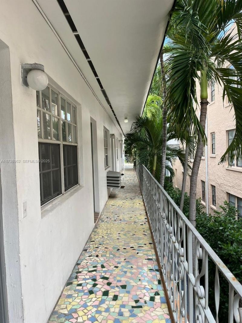 1551 Michigan Ave, Unit 10, Miami Beach, FL 33139 Photo