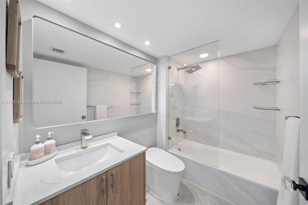 650 West Ave, Unit 1004, Miami Beach, FL 33139 Photo