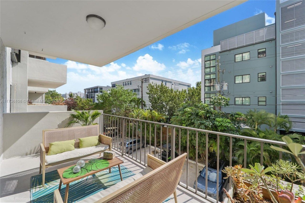 575 Crandon Blvd, Unit 306, Key Biscayne, FL 33149 Photo