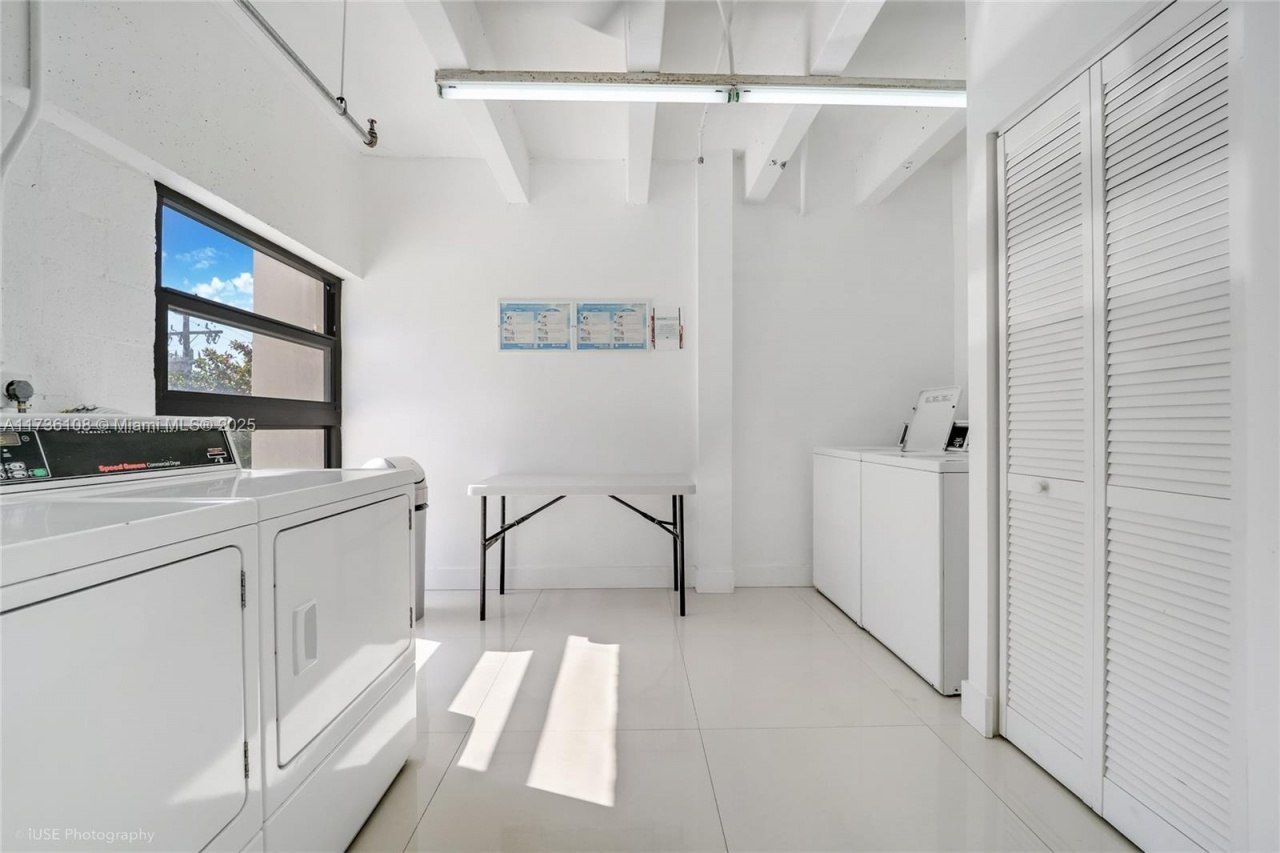 575 Crandon Blvd, Unit 306, Key Biscayne, FL 33149 Photo