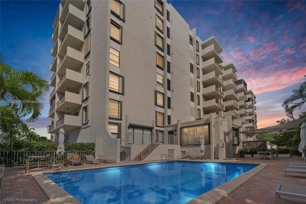 575 Crandon Blvd, Unit 306, Key Biscayne, FL 33149 Photo