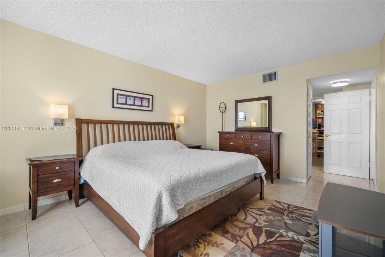 3725 S Ocean Dr, Unit 1110, Hollywood, FL 33019 Photo