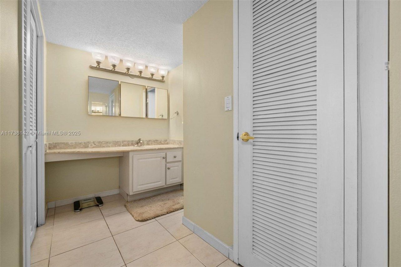 3725 S Ocean Dr, Unit 1110, Hollywood, FL 33019 Photo