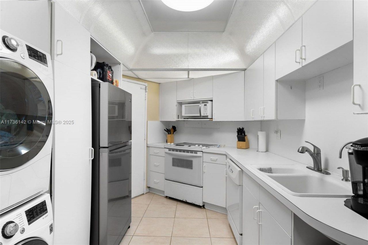 3725 S Ocean Dr, Unit 1110, Hollywood, FL 33019 Photo