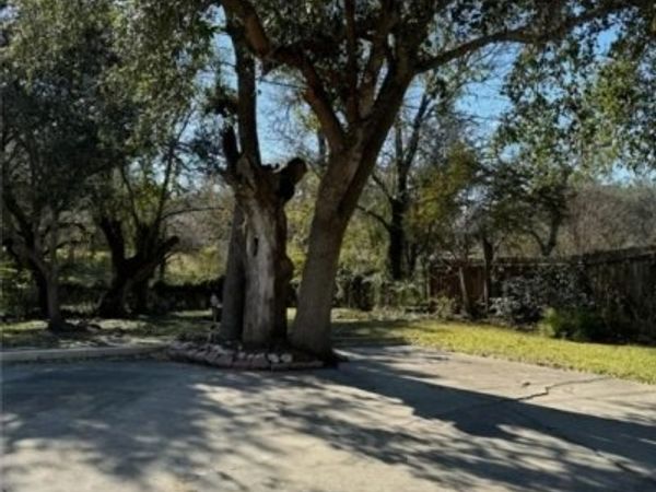 727 Brookhollow Drive, Port Lavaca, TX 77979