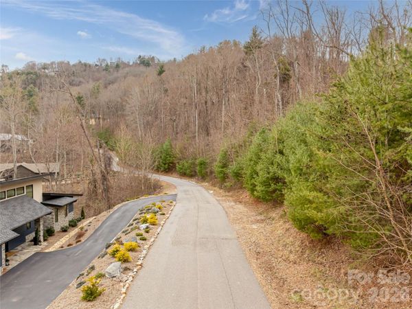 74 Longspur Lane, Asheville, NC 28804