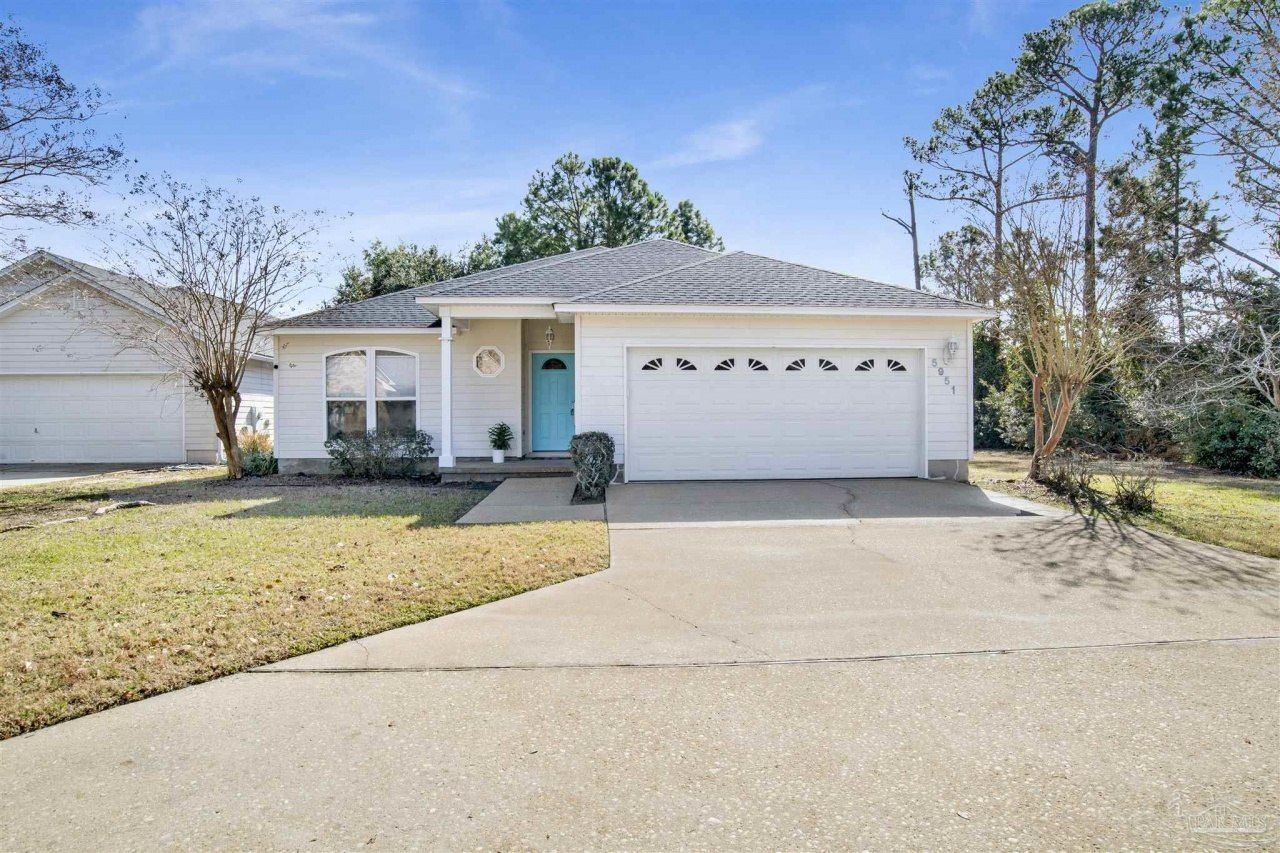 5951 Bay Vista Dr, Pensacola, FL 32507 Main Photo