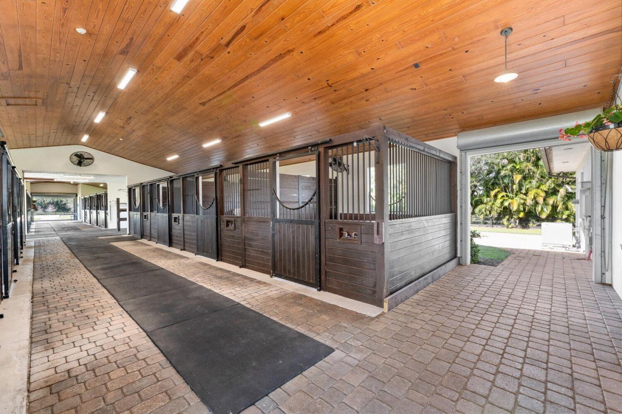 4915 Stables Way, Wellington, FL 33414 Photo