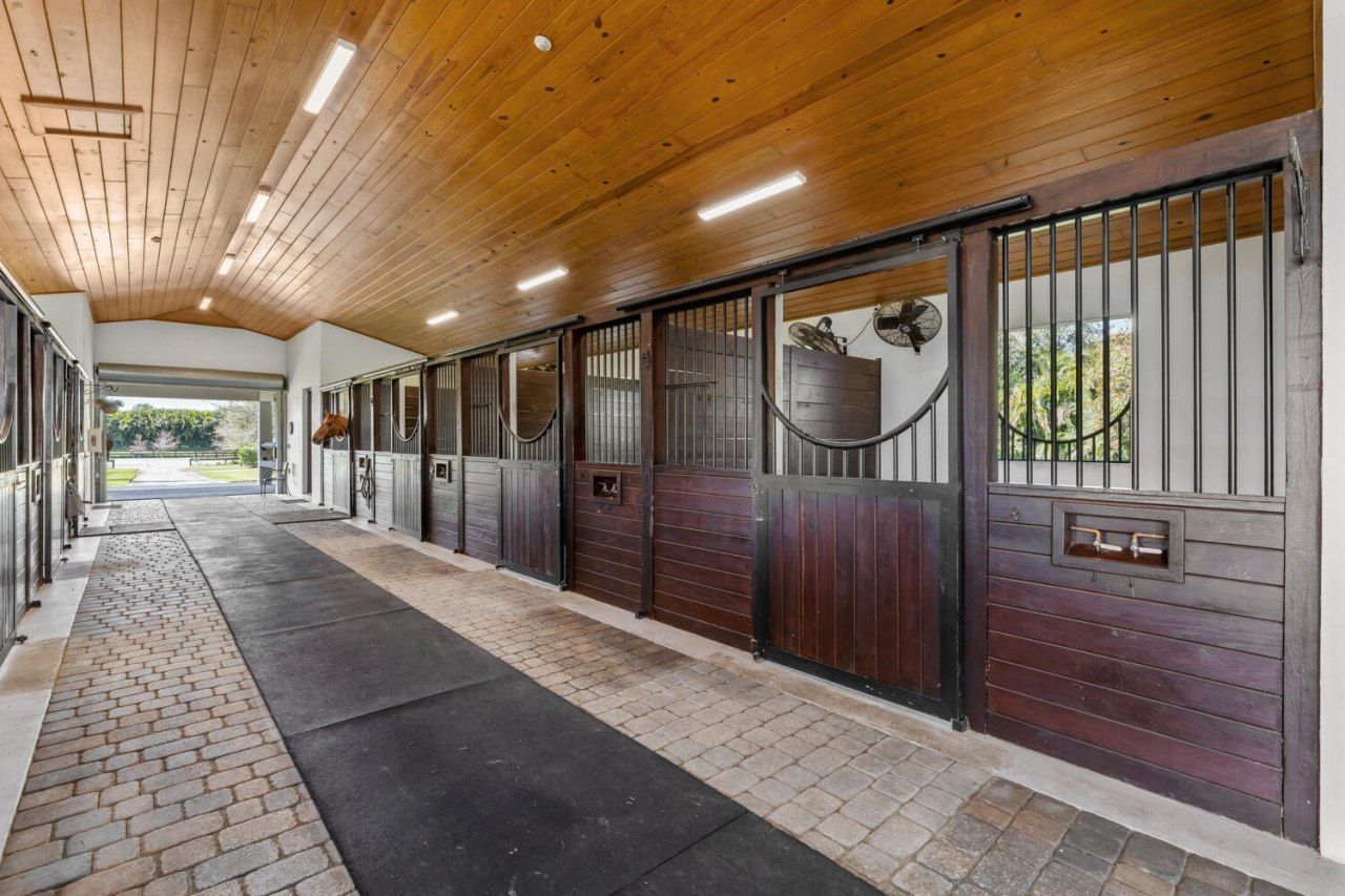 4915 Stables Way, Wellington, FL 33414 Photo