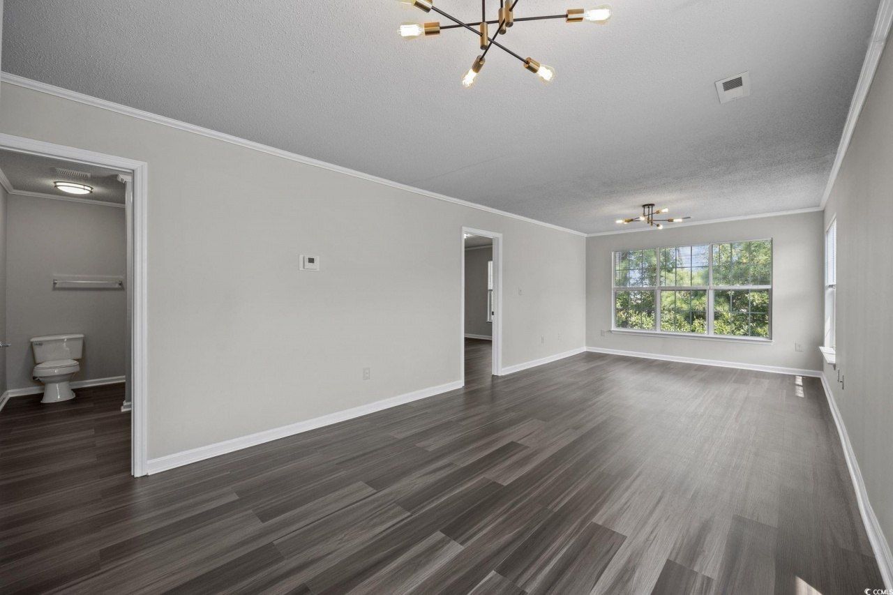 4239 Villas Dr. Photo 9