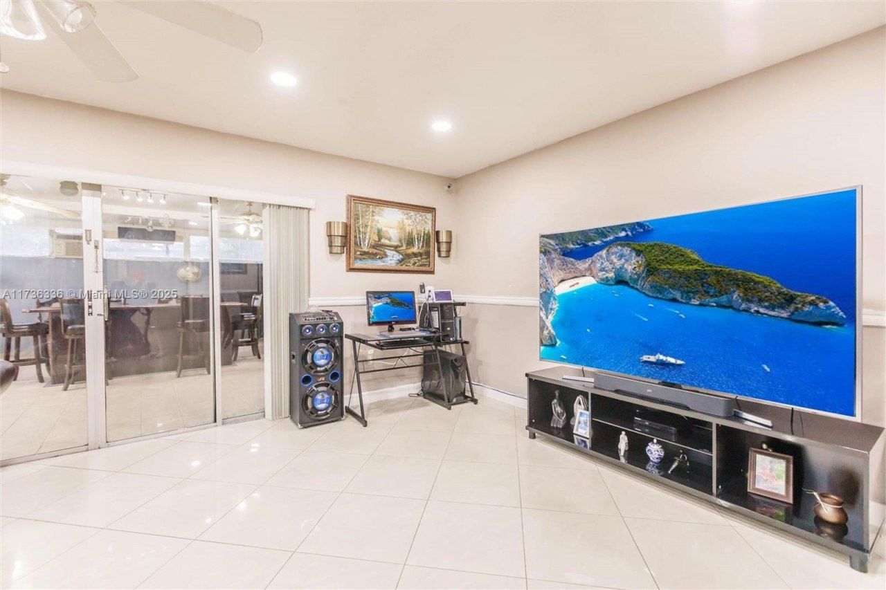 7215 W 3rd Ave, Hialeah, FL 33014 Photo