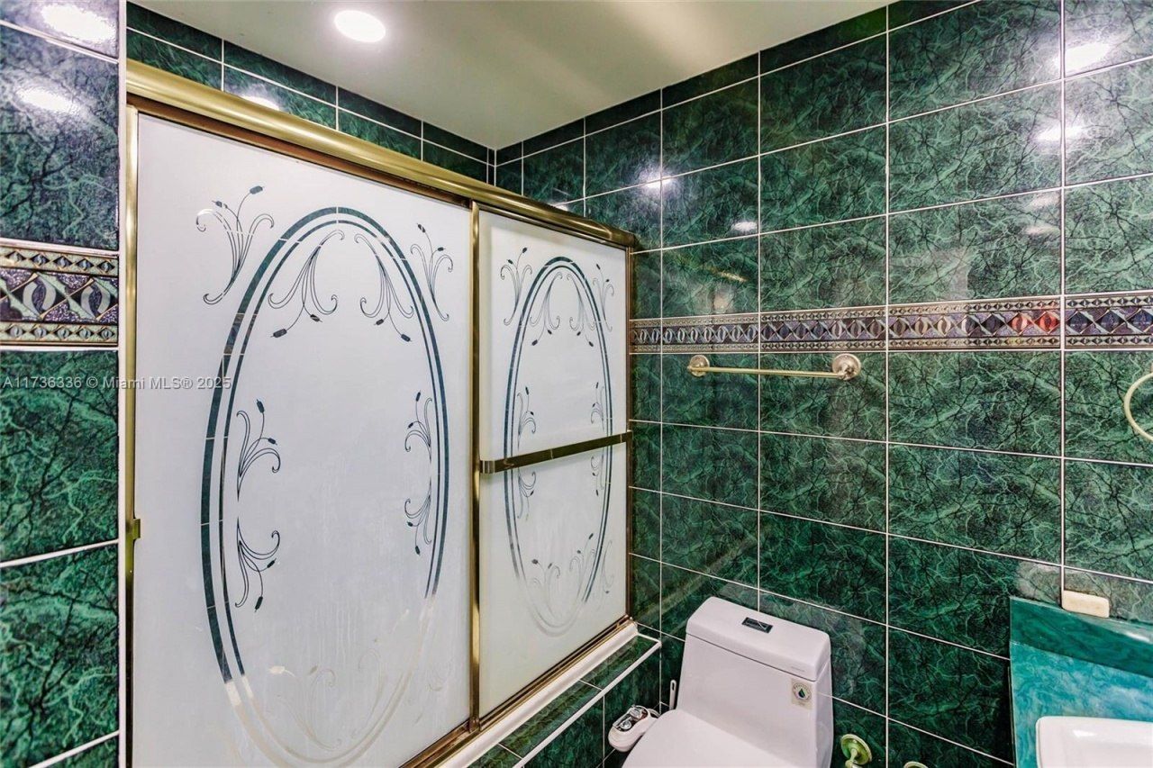 7215 W 3rd Ave, Hialeah, FL 33014 Photo