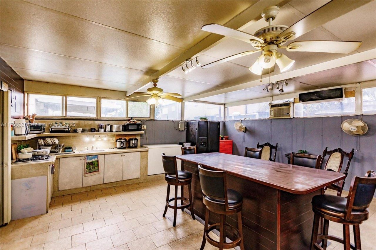 7215 W 3rd Ave, Hialeah, FL 33014 Photo