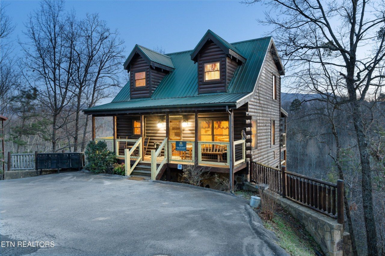 2045 Settlers Ridge Way, Gatlinburg, TN 37738 Main Photo