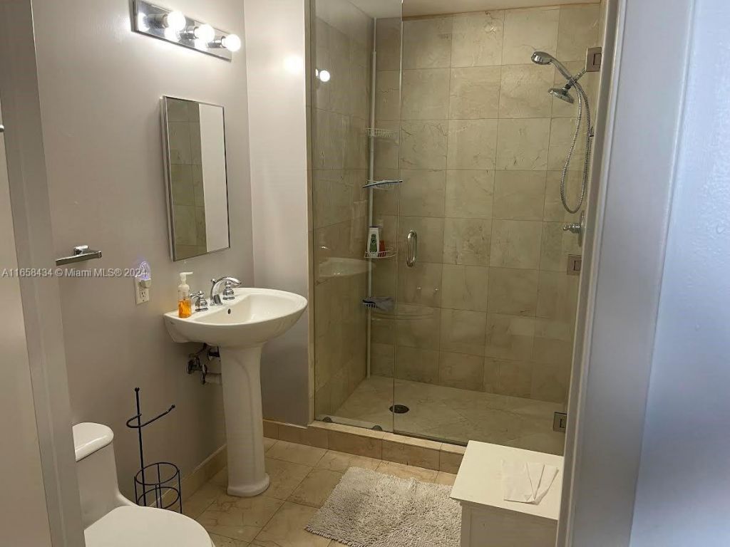 6365 Collins Ave, Unit 4209, Miami Beach, FL 33141 Photo