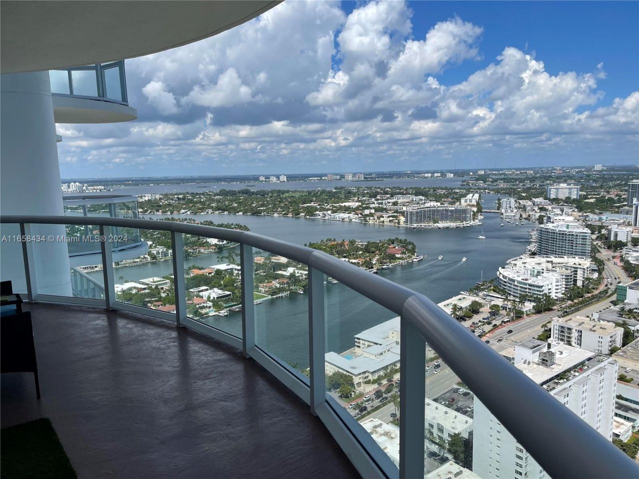 6365 Collins Ave, Unit 4209, Miami Beach, FL 33141 Photo