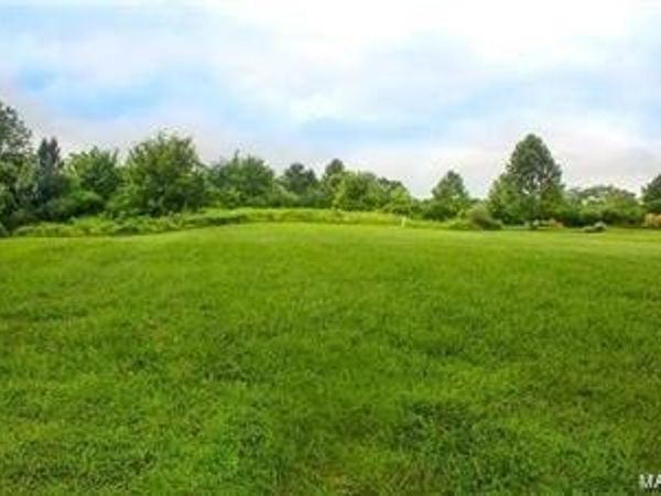 616 OAK HILL Drive, Belleville, IL 62223