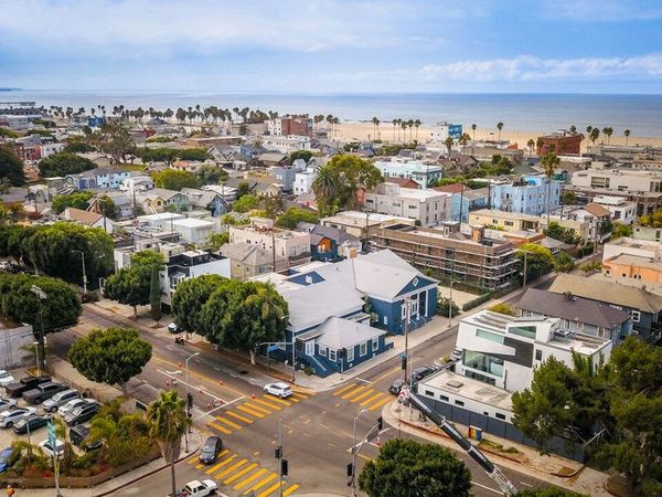 132 Brooks Avenue, Venice, CA 90291