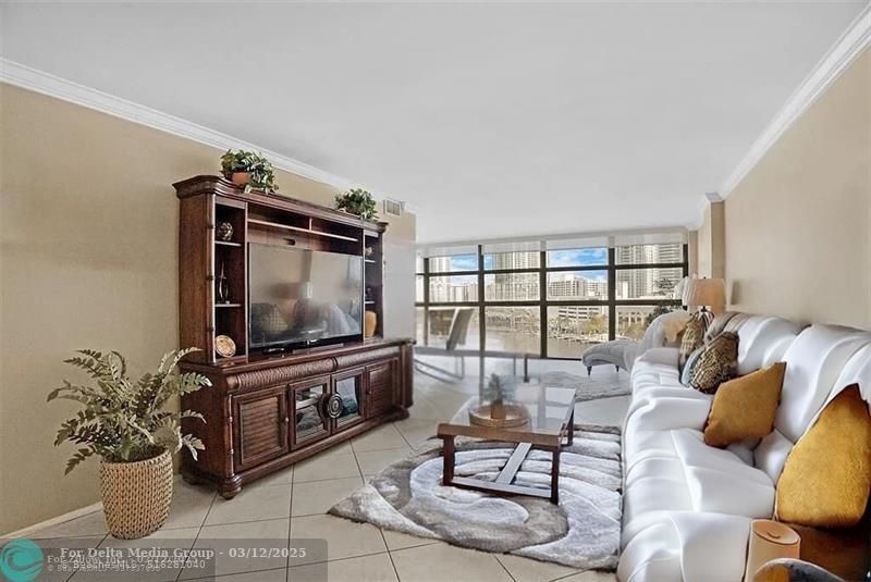 200 Leslie Drive, Unit 915, Hallandale Beach, FL 33009 Photo