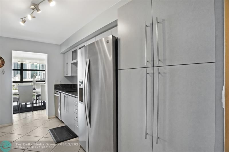 200 Leslie Drive, Unit 915, Hallandale Beach, FL 33009 Photo