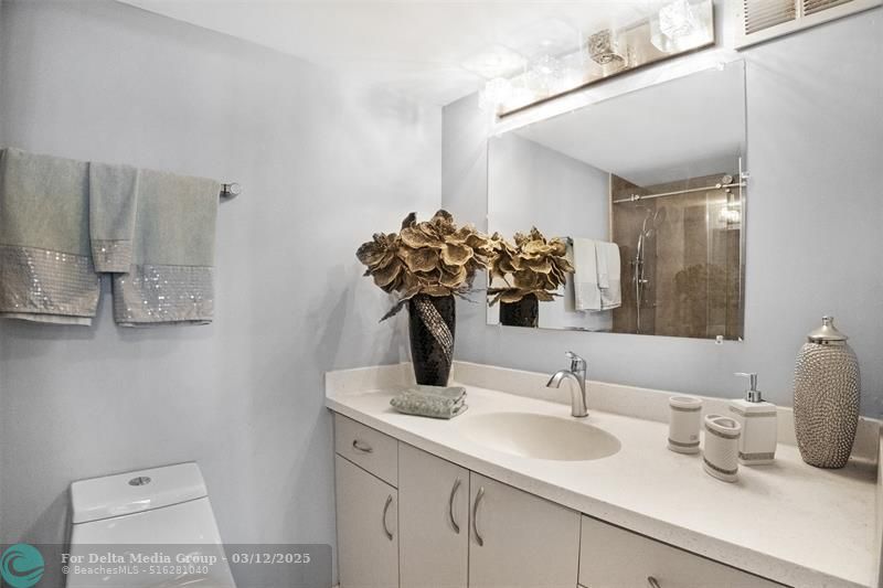 200 Leslie Drive, Unit 915, Hallandale Beach, FL 33009 Photo