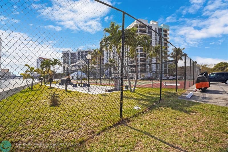 200 Leslie Drive, Unit 915, Hallandale Beach, FL 33009 Photo