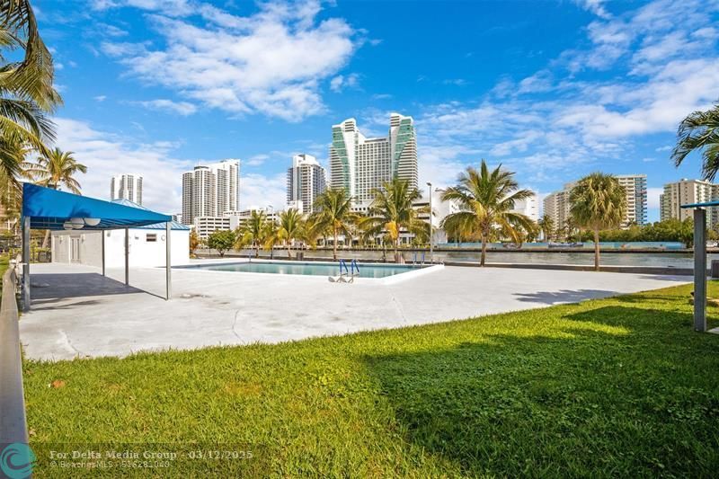 200 Leslie Drive, Unit 915, Hallandale Beach, FL 33009 Photo