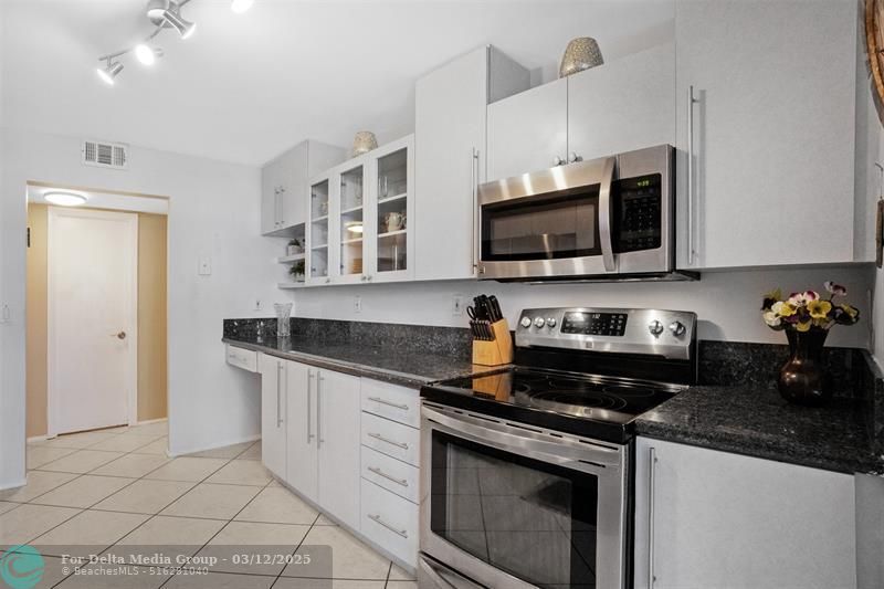 200 Leslie Drive, Unit 915, Hallandale Beach, FL 33009 Photo