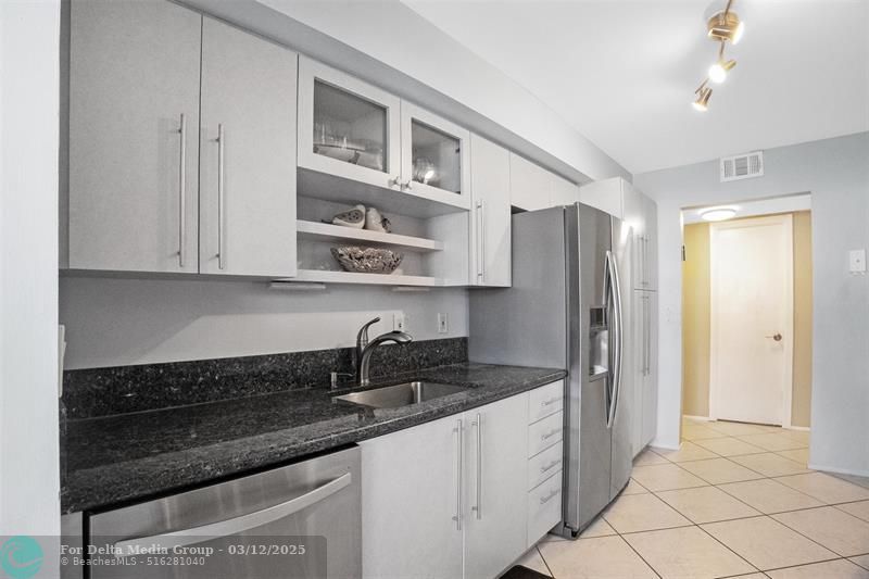 200 Leslie Drive, Unit 915, Hallandale Beach, FL 33009 Photo