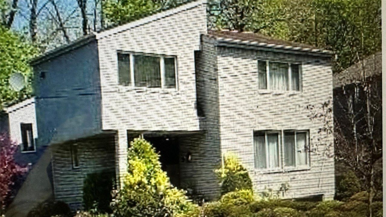 17 Wooleys Lane, Great Neck, NY 11023 Main Photo