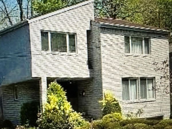 17 Wooleys Lane, Great Neck, NY 11023