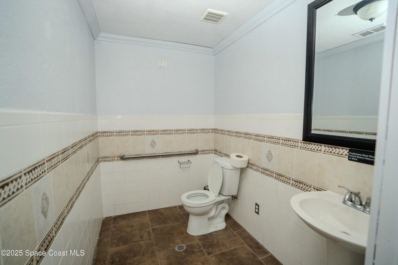 5999 N Courtenay Parkway, Merritt Island, FL 32953 Photo