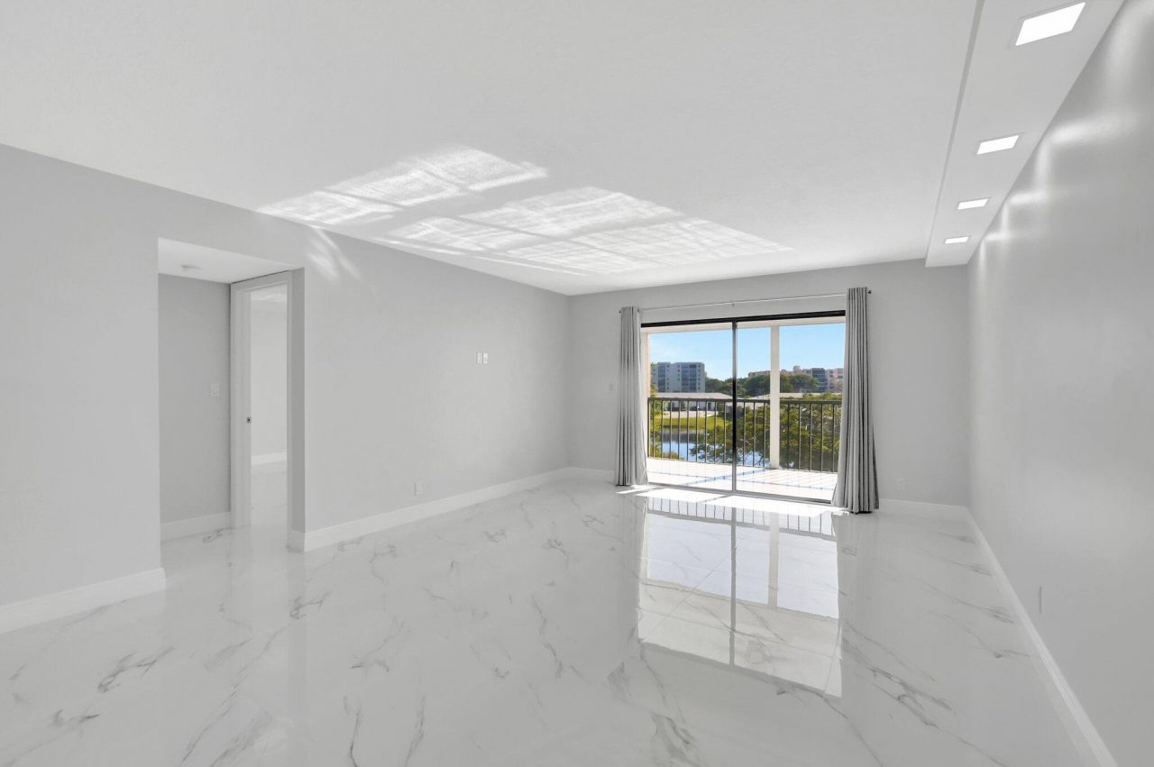 7076 Huntington Lane, Unit 407, Delray Beach, FL 33446 Photo