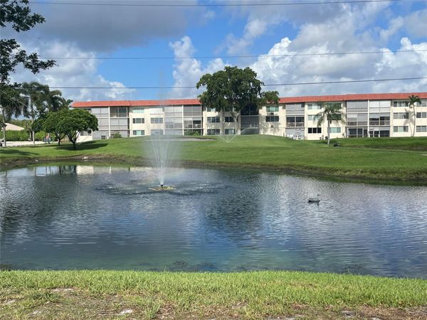 8962 S Hollybrook Boulevard, Unit 308, Pembroke Pines, FL 33025