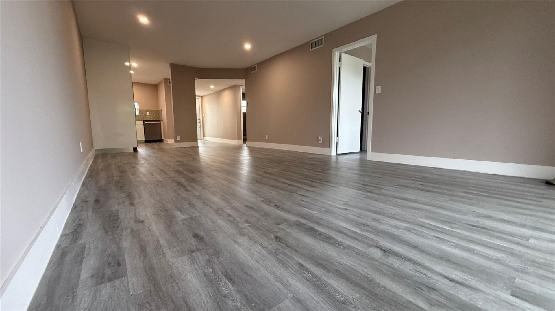 8962 S Hollybrook Boulevard, Unit 308, Pembroke Pines, FL 33025 Photo