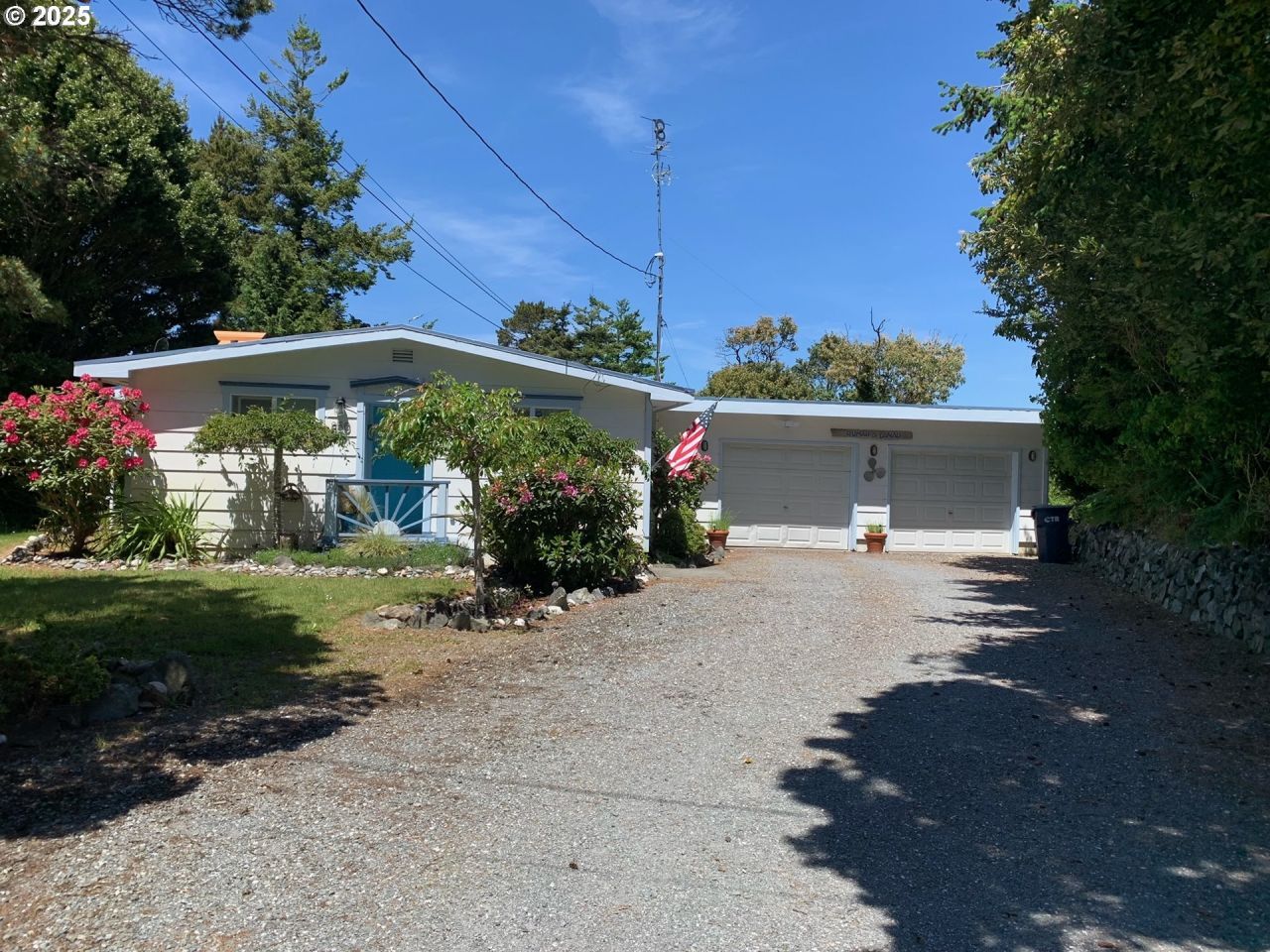 850 Lakeshore Dr, Port Orford, OR 97465 Main Photo