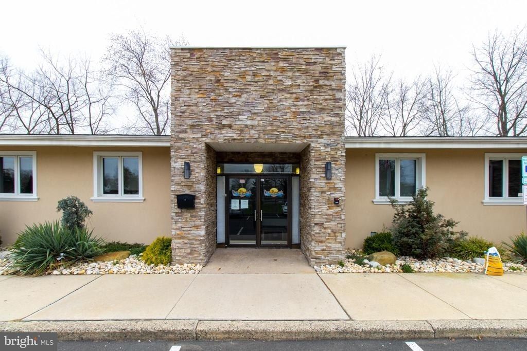 1288 Veterans Highway, Levittown, PA 19056 Main Photo