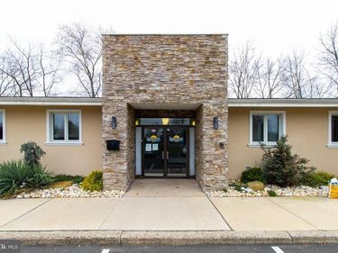 1288 VETERANS HIGHWAY, LEVITTOWN, PA 19056