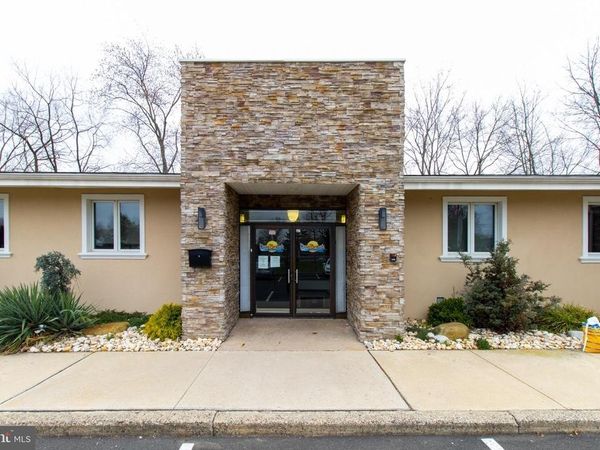 1288 VETERANS HIGHWAY, LEVITTOWN, PA 19056