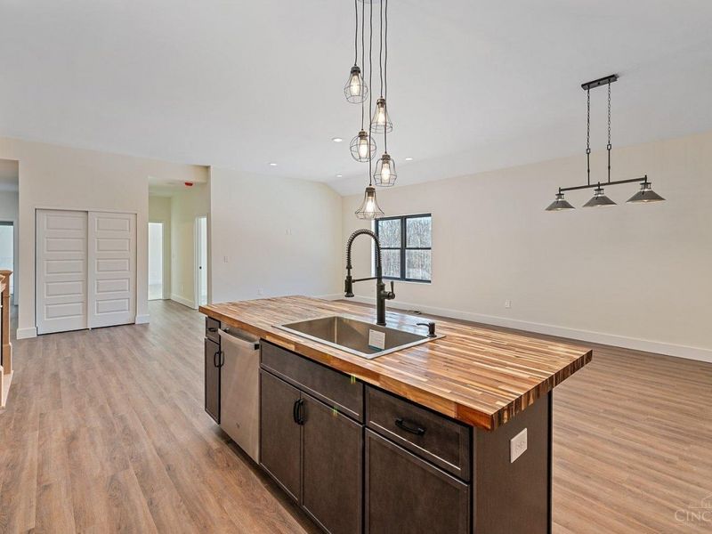 1413 Waycross Road, Forest Park, OH 45240 Photo 8