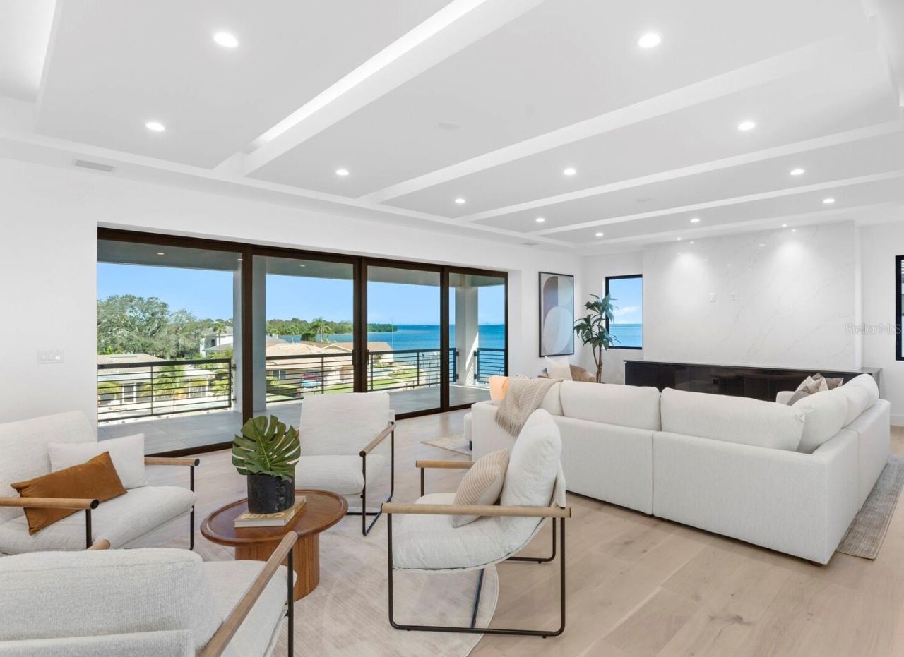 2081 Michigan Avenue Ne, Saint Petersburg, FL 33703 Photo