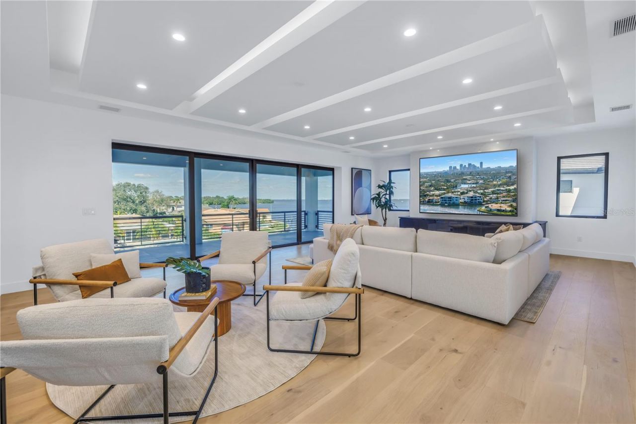 2081 Michigan Avenue Ne, Saint Petersburg, FL 33703 Photo