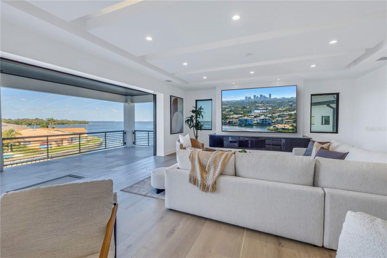 2081 Michigan Avenue Ne, Saint Petersburg, FL 33703 Photo