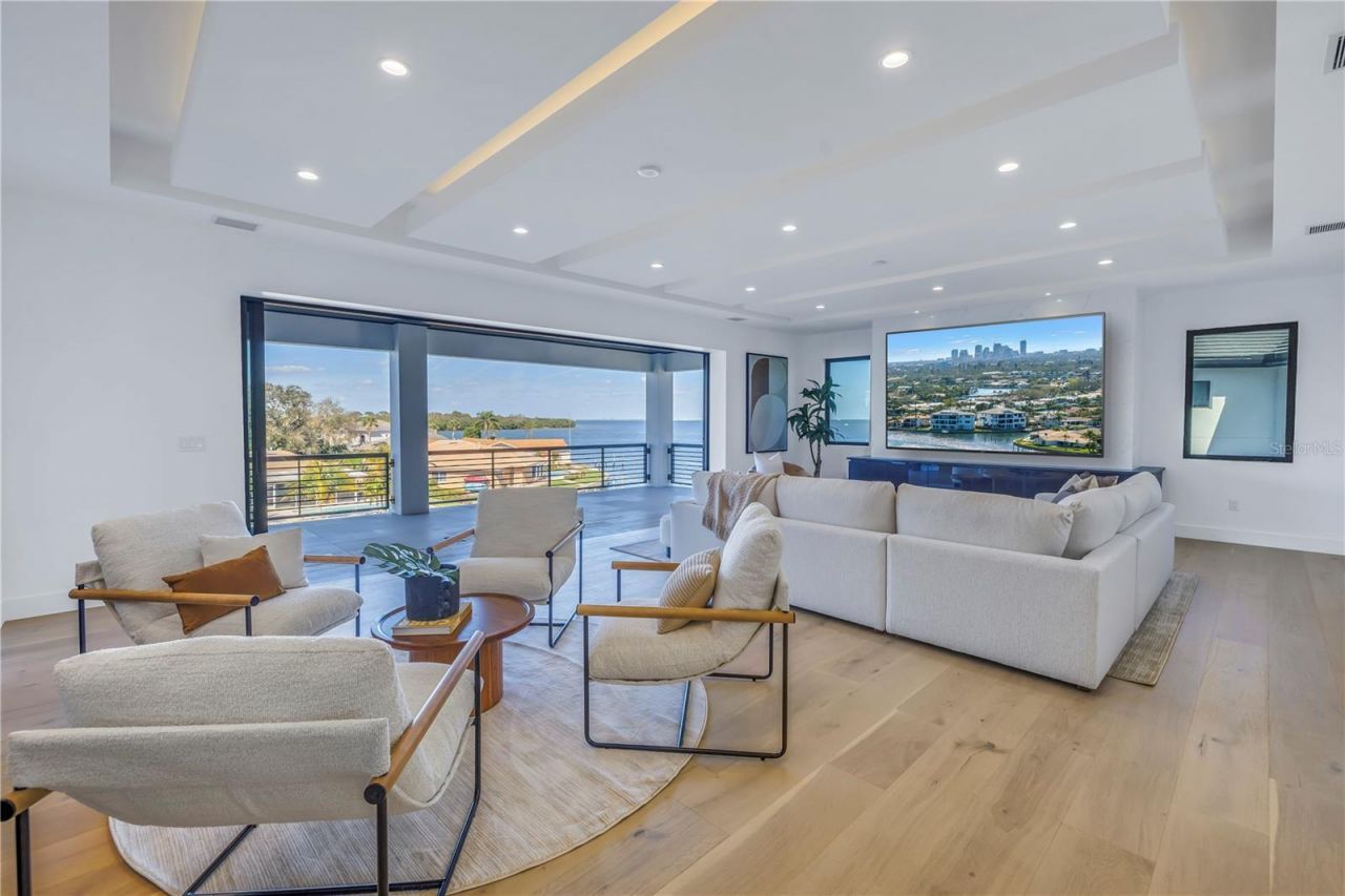 2081 Michigan Avenue Ne, Saint Petersburg, FL 33703 Photo