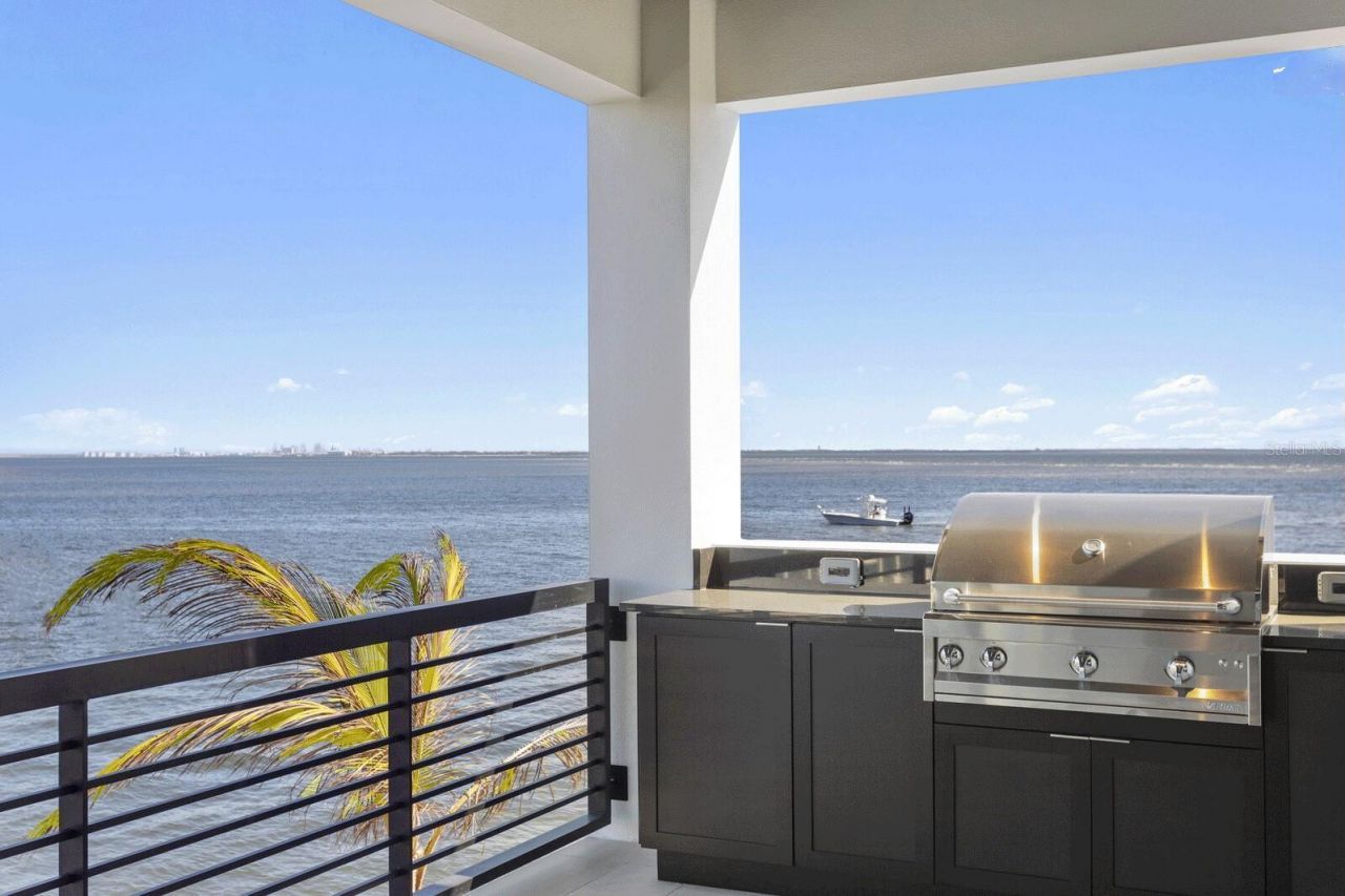 2081 Michigan Avenue Ne, Saint Petersburg, FL 33703 Photo