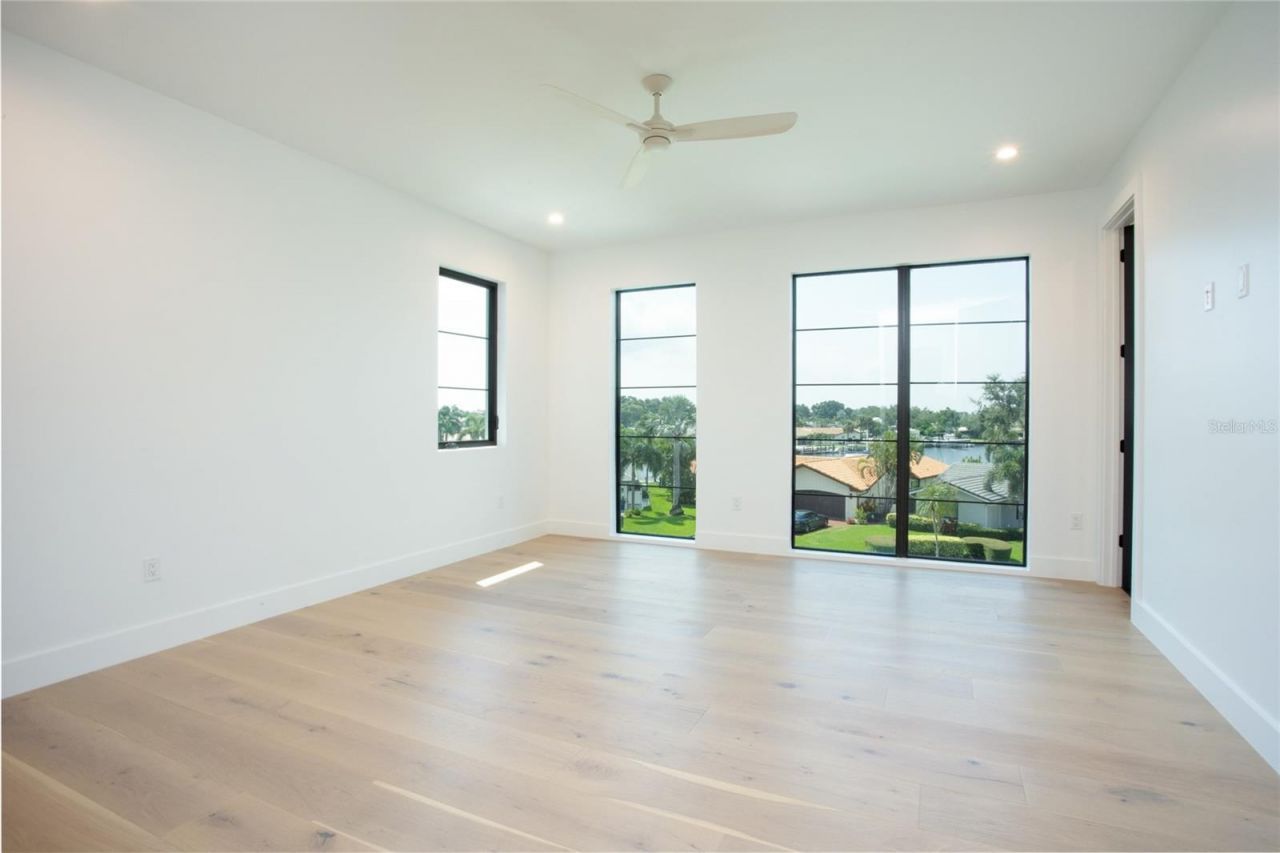 2081 Michigan Avenue Ne, Saint Petersburg, FL 33703 Photo