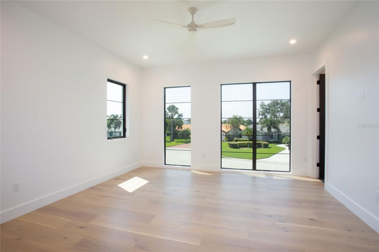 2081 Michigan Avenue Ne, Saint Petersburg, FL 33703 Photo